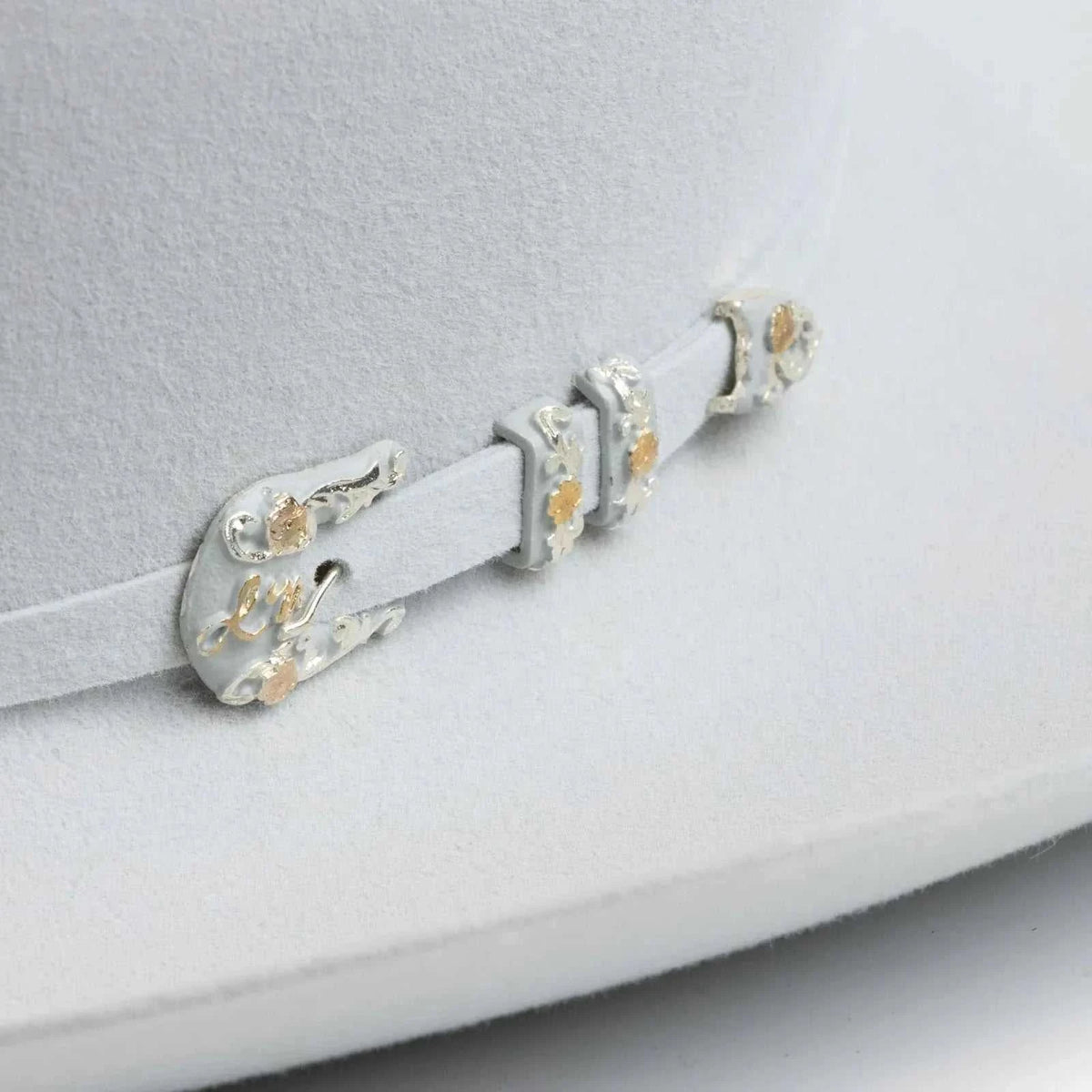 10x Larry Mahan Jerarca platinum fur felt cowboy hat with silver buckle