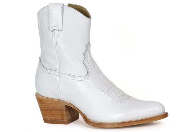 Women's Stetson Piper ankle boots in white with snip toe and flame embroidery