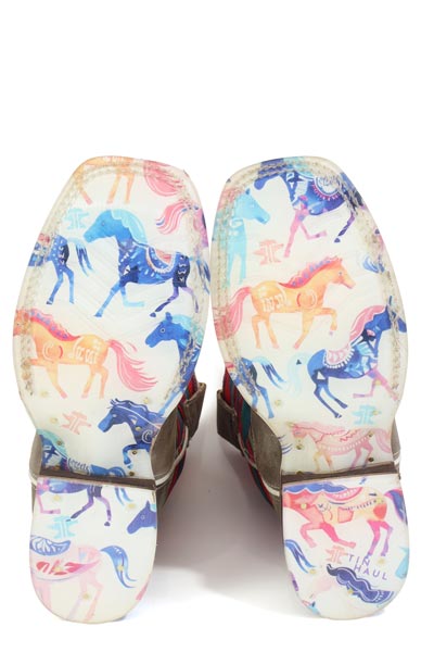 Botas de sarape Happy de Tin Haul para niños con suela de caballos de colores, hechas a mano en color canela