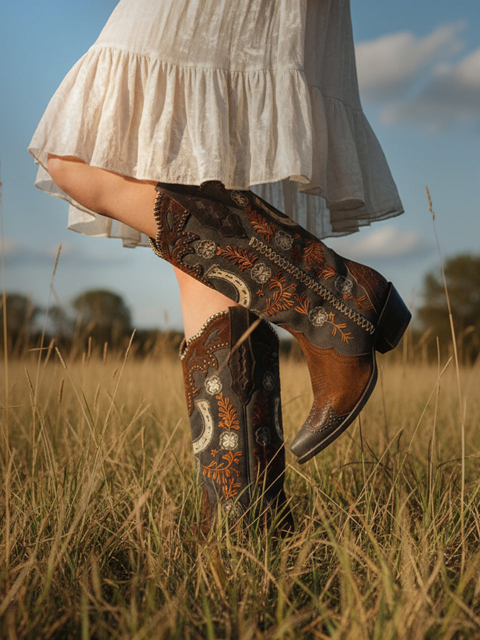 Women's Corral Brown Genuine Leather Boots with Horseshoe Overlay & Embroidery & Studs & Handwoven