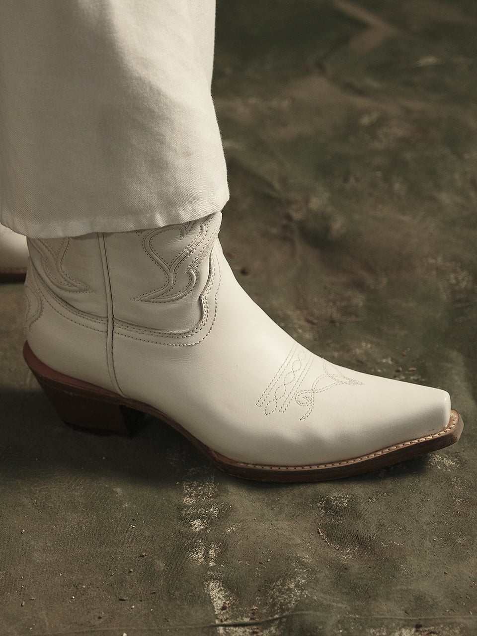 Women's Corral White Genuine Leather Boots with Embroidery Ankle Boot