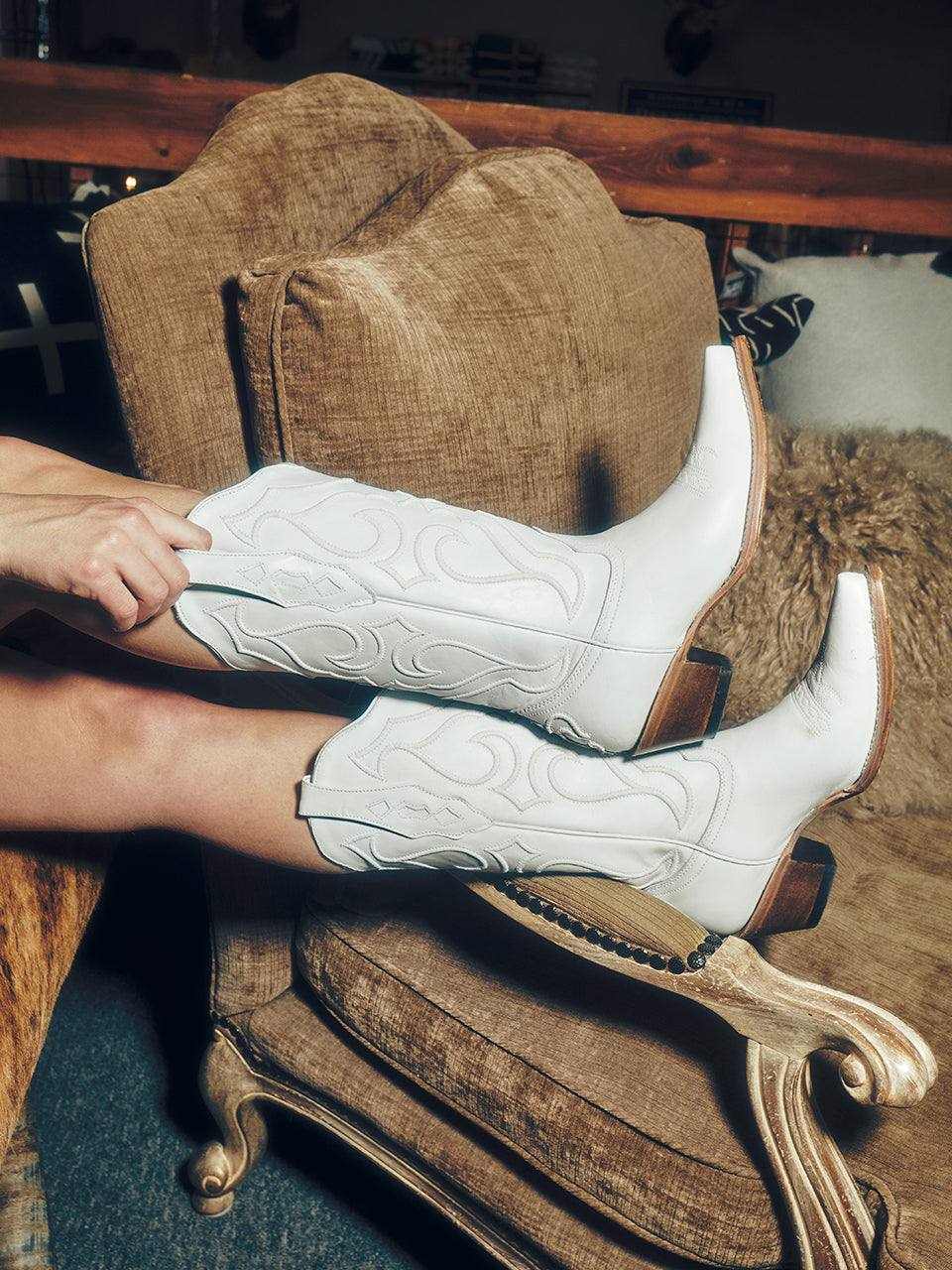 Women's Corral White Genuine Leather Boots with Embroidery, white leather western boots with raised stitched detailing and snip toes